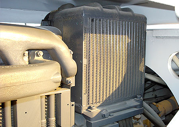 发动机散热器fdj003
